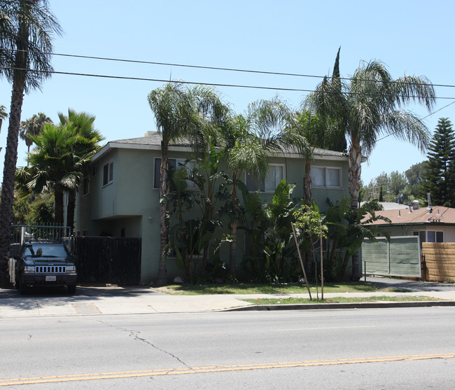 15832 Vanowen St in Van Nuys, CA - Building Photo - Building Photo