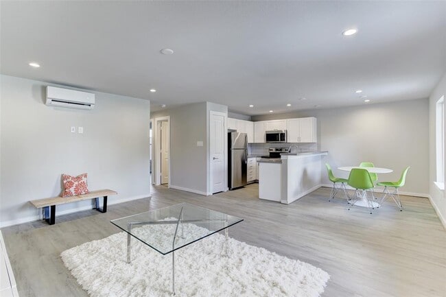 645 E 11th 1/2 St