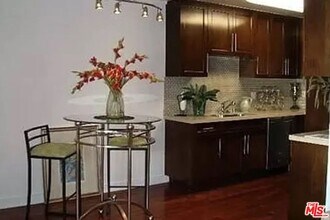 811 S Bedford St in Los Angeles, CA - Building Photo - Building Photo