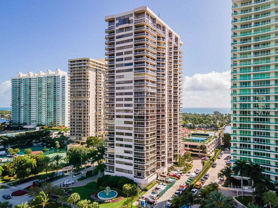 The Landmark Club Condominium in Miami, FL - Building Photo