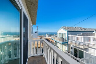 133 34th St, Unit Apt D in Hermosa Beach, CA - Foto de edificio - Building Photo