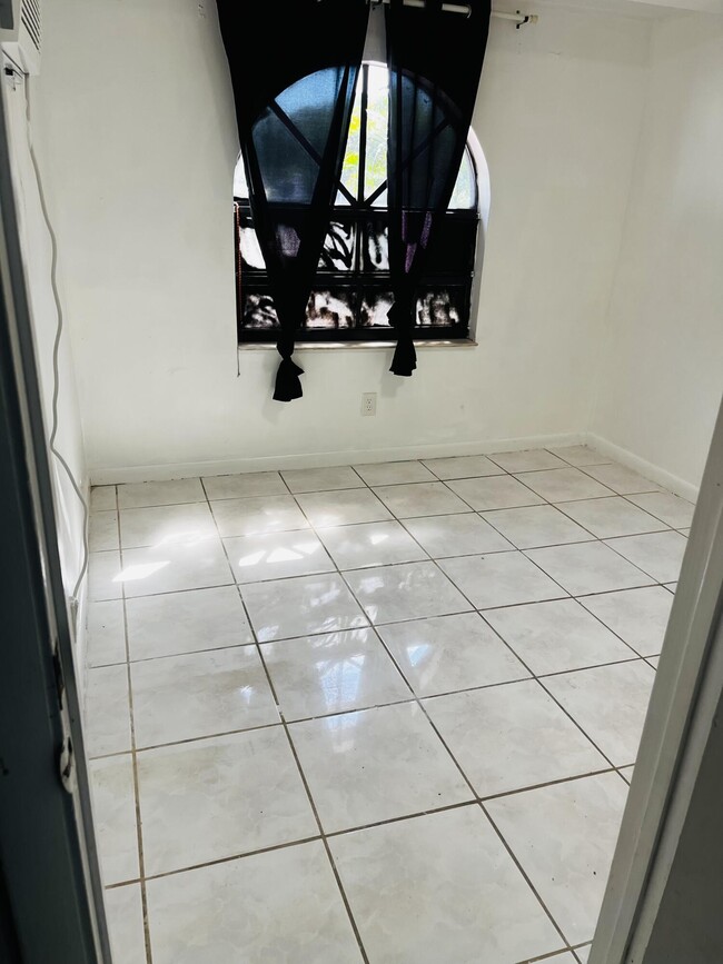 19530 NW 11th Ave in Miami, FL - Building Photo - Building Photo