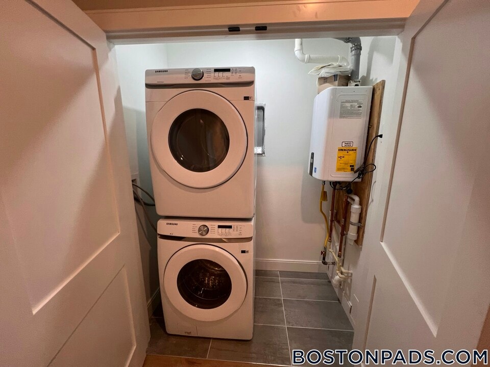 157 Everett St in Boston, MA - Building Photo