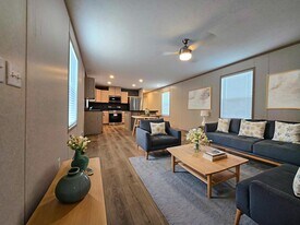 52758 S Yorktown Ct in New Baltimore, MI - Building Photo