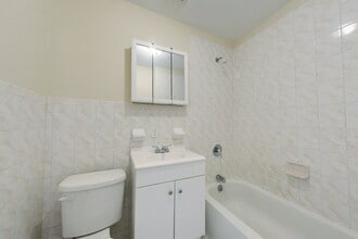 106 Rockaway Ave, Unit 2 in Brooklyn, NY - Building Photo - Building Photo