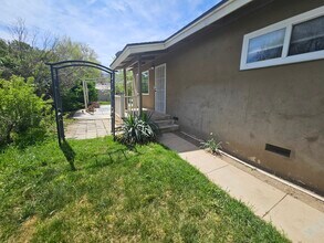 228 W E St in Tehachapi, CA - Foto de edificio - Building Photo