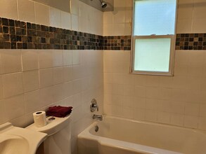 25 N Marguerite Ave in Ferguson, MO - Foto de edificio - Building Photo