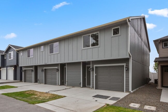 7223 E Pacific Way in Spokane Valley, WA - Building Photo - Building Photo
