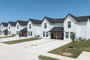 Charleston Mills Luxury Townhomes in College Station, TX - Building Photo