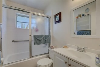 1001 SW 22nd Ter in Fort Lauderdale, FL - Building Photo - Building Photo