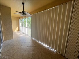 1096 Winding Pines Circle in Cape Coral, FL - Foto de edificio - Building Photo