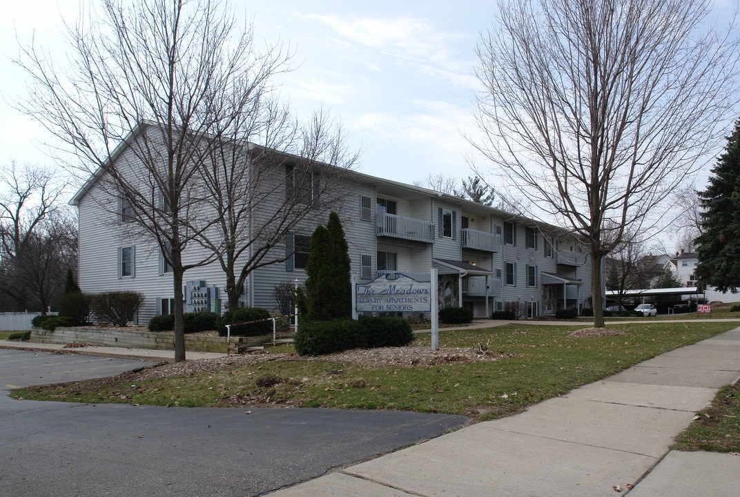 The Meadows Senior Apartments in Mason, MI - Foto de edificio