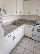 15600 NW 7th Ave, Unit 607 in Miami, FL - Building Photo
