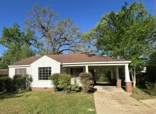 1905 Alta Woods Blvd in Jackson, MS - Building Photo - Building Photo