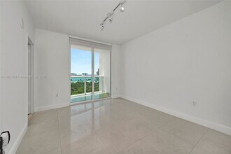 3001 Turnberry Way in Aventura, FL - Building Photo - Building Photo