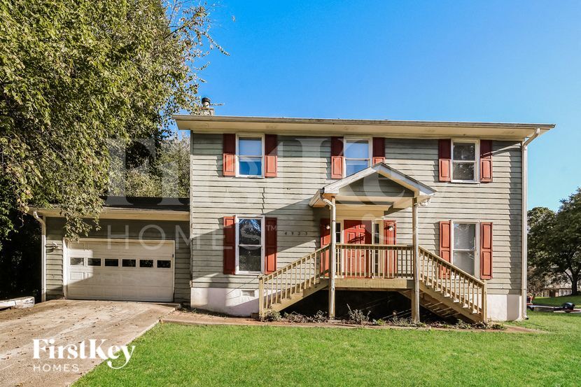 4923 Autumn Cir in Stone Mountain, GA - Foto de edificio