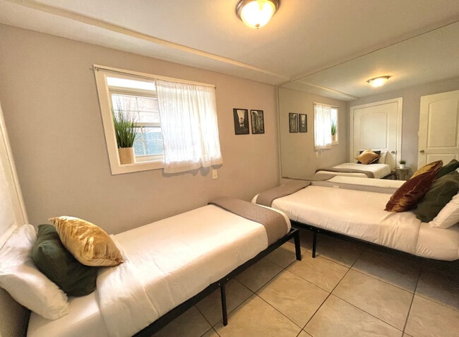 16814 144th Rd, Unit Floor 1 in Jamaica, NY - Building Photo - Building Photo