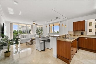 2011 N Ocean Blvd, Unit 401-N in Fort Lauderdale, FL - Building Photo - Building Photo