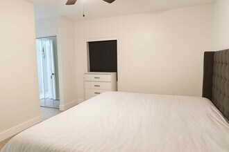 4205 Hayes St in Hollywood, FL - Building Photo - Building Photo