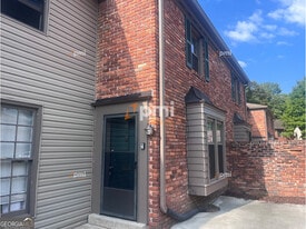 3083 Colonial Way in Chamblee, GA - Building Photo