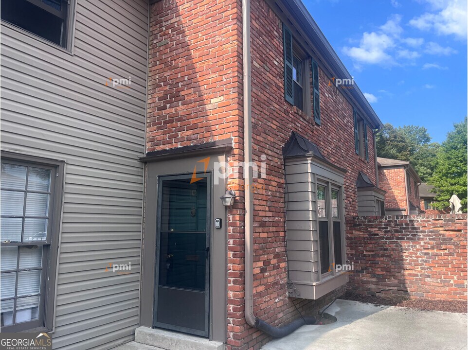 3083 Colonial Way in Chamblee, GA - Building Photo
