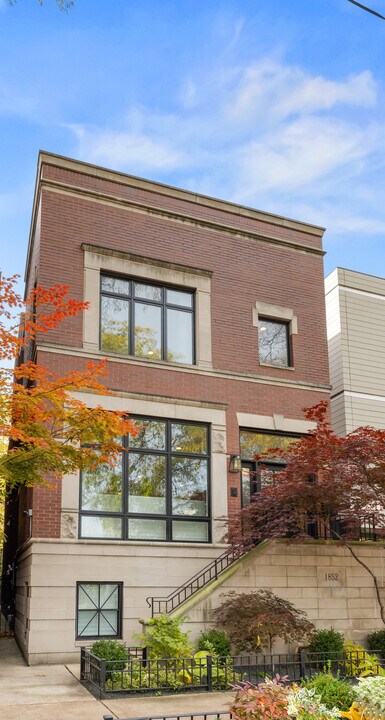 1852 N Mohawk St in Chicago, IL - Building Photo