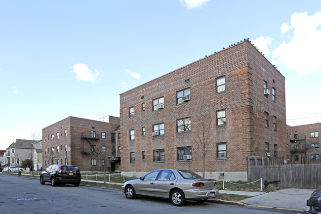 147-40-147-44 73rd Ave in Flushing, NY - Foto de edificio - Building Photo