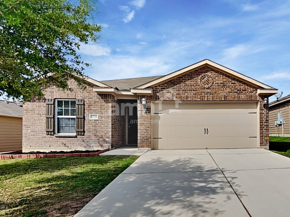 12321 Claiborne in San Antonio, TX - Building Photo