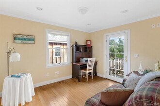 23 Whiting Rd in East Quogue, NY - Building Photo - Building Photo