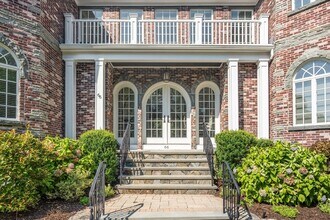 66 Forest Ave in Newton, MA - Foto de edificio - Building Photo