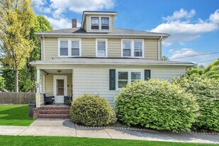 29 Ford St in Glen Cove, NY - Building Photo