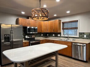 1835 S Valley Rd Ave in Springfield, MO - Building Photo - Building Photo