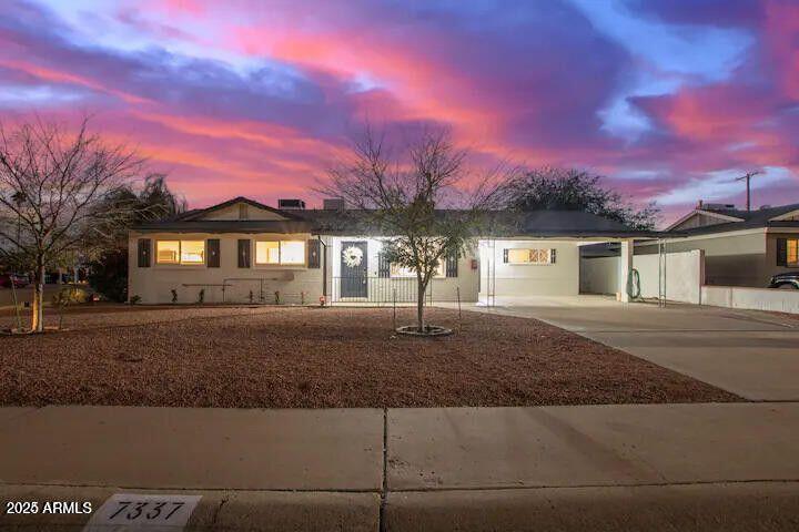 7337 E Portland St in Scottsdale, AZ - Building Photo