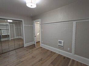 341 Alcatraz Ave in Oakland, CA - Foto de edificio - Building Photo