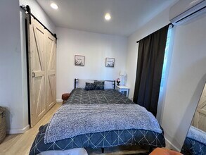 8464 Murietta Ave, Unit Murietta studio in Panorama City, CA - Foto de edificio - Building Photo