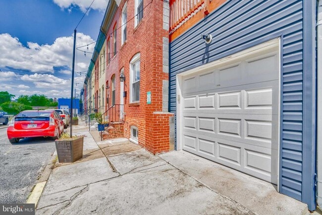 property at 903 N Bradford St