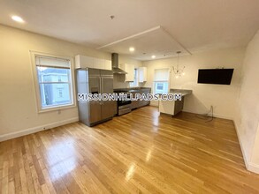 128 Hillside St, Unit 1 in Boston, MA - Building Photo - Building Photo