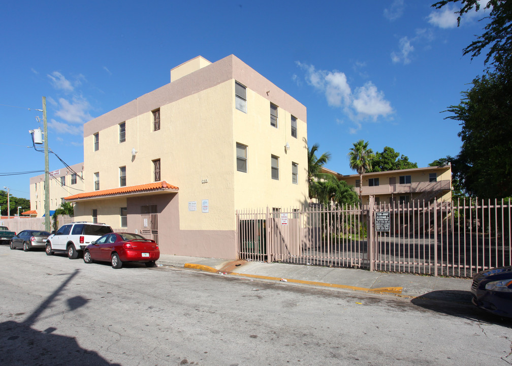 255 NW 21st St in Miami, FL - Building Photo