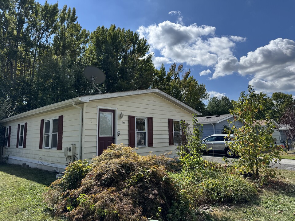 29 Deer Way in Englishtown, NJ - Building Photo