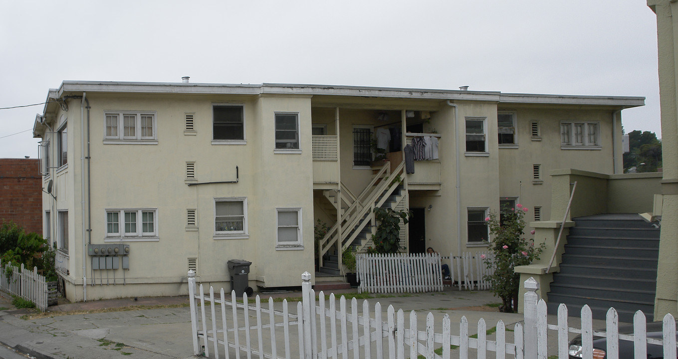 683-689 Rand Ave in Oakland, CA - Foto de edificio