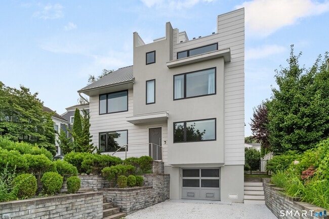 property at 200 Hillspoint Rd