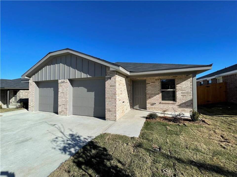 2324 Duntov Dr-Unit -Unit B in Temple, TX - Building Photo