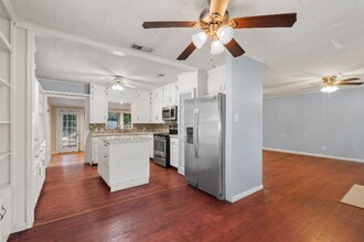 1401 Springdale St in Waco, TX - Building Photo - Building Photo