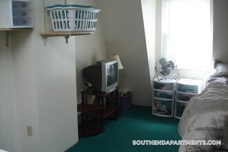 461 Massachusetts Ave, Unit 14 in Boston, MA - Foto de edificio - Building Photo