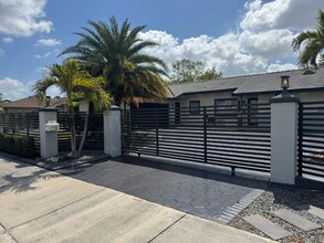 5360 NW 190th Ln in Miami Gardens, FL - Building Photo - Building Photo