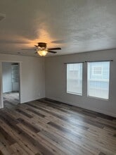 260 E Sherman St in Lebanon, OR - Foto de edificio - Building Photo