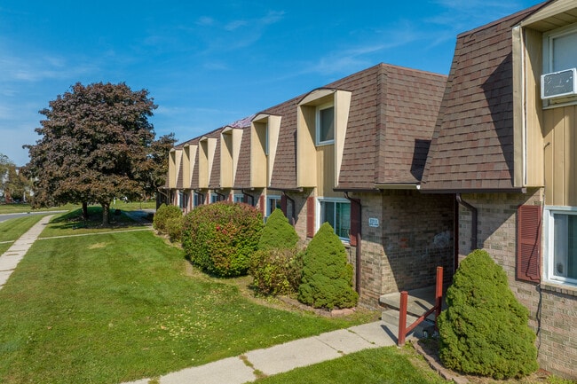 Brookhill Apartments in Toledo, OH - Foto de edificio - Building Photo