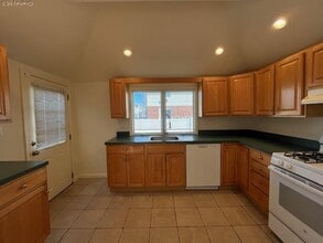 46 Firwood Rd in Port Washington, NY - Building Photo - Building Photo