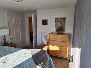 507 E 2nd St, Unit Quaint 2BR Upper Apartmen in Winona, MN - Foto de edificio - Building Photo