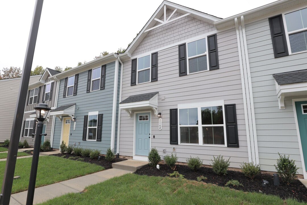 1164 Canterbury Ridge Rd in Richmond, VA - Foto de edificio